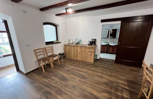 Richis Hostel | Hostel Omul Verde