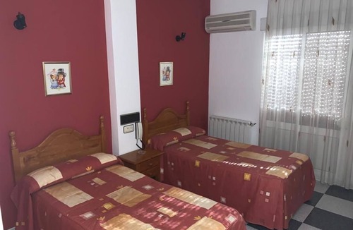 Guadahortuna House | Hostel Restaurant Leyvamar