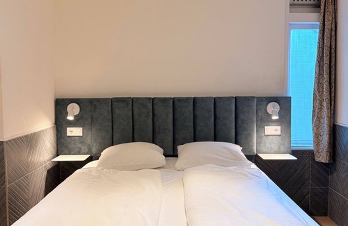 Red Light District Hostel | Hostel The Globe