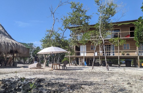 Isla Tintipan Cottage | Hostel villa luz beach