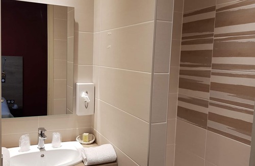 Laval Hotel | Hostellerie a la Bonne Auberge