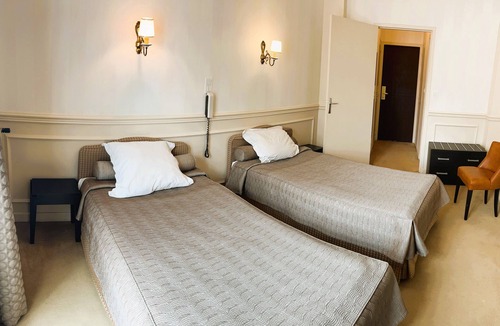 Paray-le-Monial Hotel | Hostellerie des Trois Pigeons