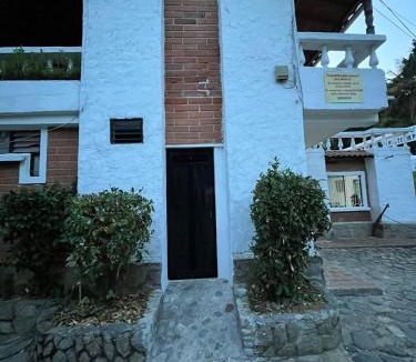 Cisneros Hotel | Hosteria Puerta del Nus