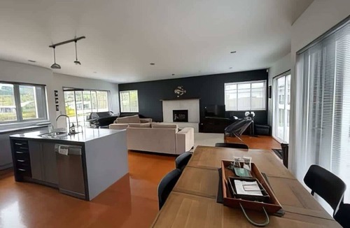 Cooks Beach House | Hosts on the Coast - Mellow-out on Martin