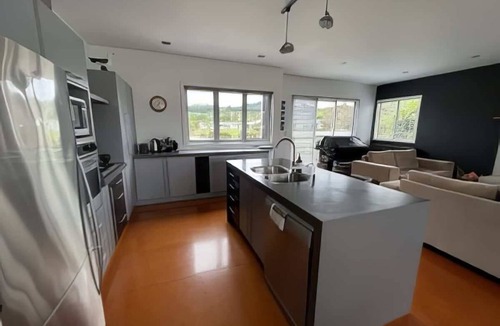 Cooks Beach House | Hosts on the Coast - Mellow-out on Martin
