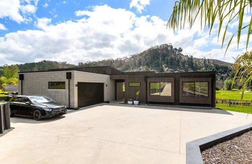 Whangamata House | Hosts on the Coast "The Country Club"