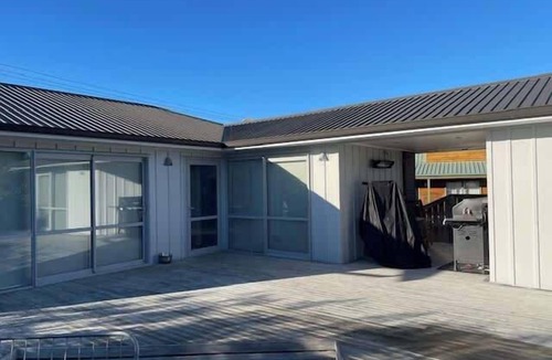 Whangamata House | Hosts on the Coast Given Getaway