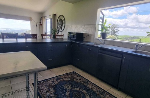 Aongatete House | Hosts on the Coast Wharenui The Gathering Place