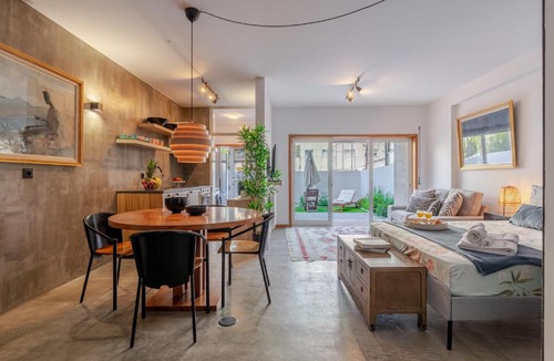 Leixões Apartment | HostWise – Modern Flat w/Terrace | Near the Beach