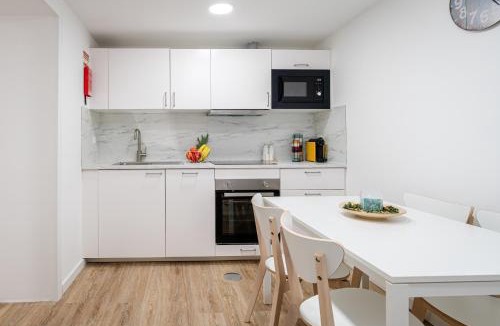 Sao Mamede de Infesta Apartment | HostWise - Modern Flat with a Suite