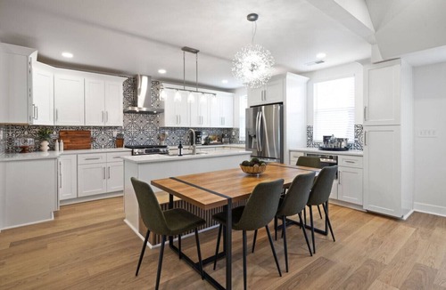 Central Northside House | ★ HostWise Stays ★ Entertainment Haven, Hot Tub & Family-Friendly