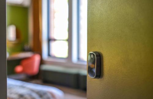 Mount Washington Apartment | HostWise Stays - Grandview Studio, Skyline Views, Private Parking