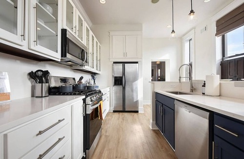East Allegheny House | ★ HostWise Stays ★ Historic Victorian Charm, Parking, & Luxury Bath