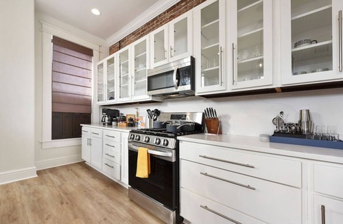 East Allegheny House | ★ HostWise Stays ★ Historic Victorian Charm, Parking, & Luxury Bath