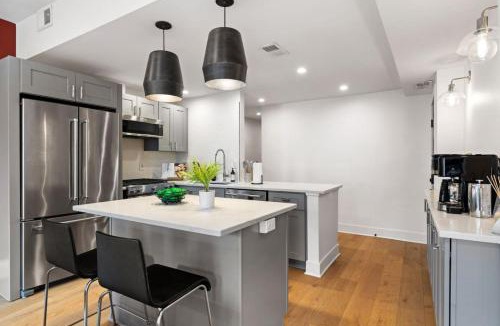 Central Northside Apartment | HostWise Stays - Prime Mexican War Streets 2BR Apartment