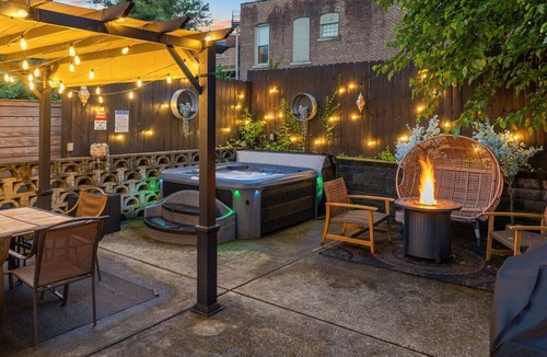 Mount Washington House | ★HostWise Stays★ Private Hot Tub | Family Friendly | Private Parking | Steps to Shiloh St