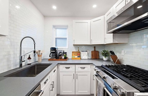 Central Northside Apartment | ★HostWise Stays★ Stylish War Streets Retreat | Easy Walk to Stadiums & Dining