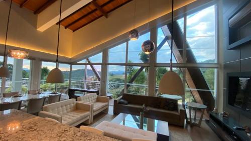 Santo Antonio do Pinhal House | HOSTYN -Asahi Casa de Campo- Piscina ,jacuzzi e Natureza em harmonia