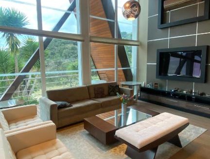 Santo Antonio do Pinhal House | HOSTYN -Asahi Casa de Campo- Piscina ,jacuzzi e Natureza em harmonia