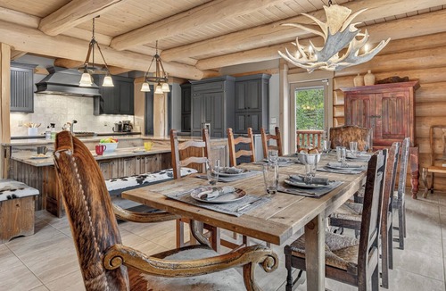 Dunkin Hill House | Hot Tub + Close to Downtown + Mtn Views - Twin Eagles Lodge