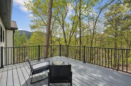 Jasper House | Hot Tub, Decks & 2 Kitchens: Mtn-View Jasper Gem!