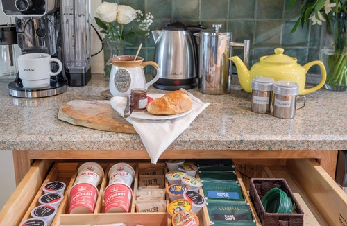 Groveland House | Hot Tub, Fire Pit, BBQ & Sauna 33 mile to Yosemite