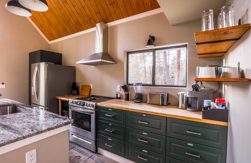 Los Ranchitos Estates Ski Chalet | Hot Tub + Fire Pit - Games + Loft - 20min to Durango-Silverton Train