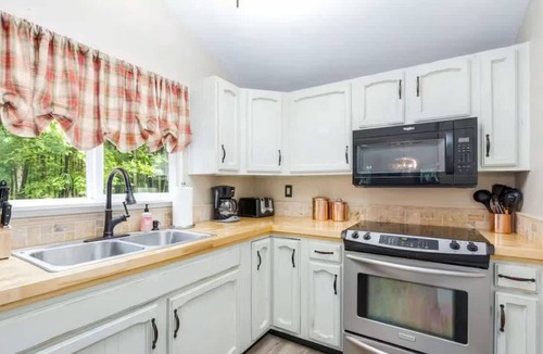 The Woods Cabin | Hot Tub, Fire Pit, Grill, Deck w/Resort Amenities