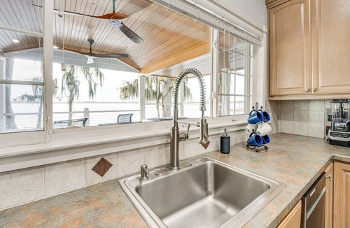 Cypress Gardens Apartment | Hot Tub & Fire Pit: Lakefront Home on Lake Eloise