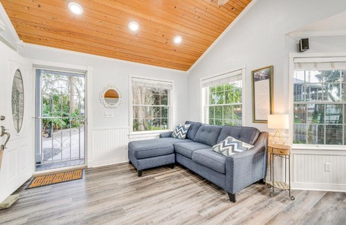 Cypress Gardens Apartment | Hot Tub & Fire Pit: Lakefront Home on Lake Eloise