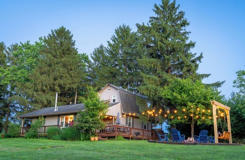 Rockbridge Cottage | Hot Tub/Fire Pit/Play set/Arcade/Easy access to everything 4 mins to US 33