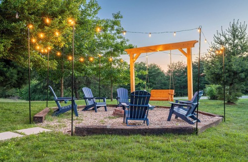 Rockbridge Cottage | Hot Tub/Fire Pit/Play set/Arcade/Easy access to everything 4 mins to US 33