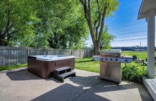 Speedway House | Hot Tub - Fire Pit - Shuffleboard - Walk to Track - Family Friendly
