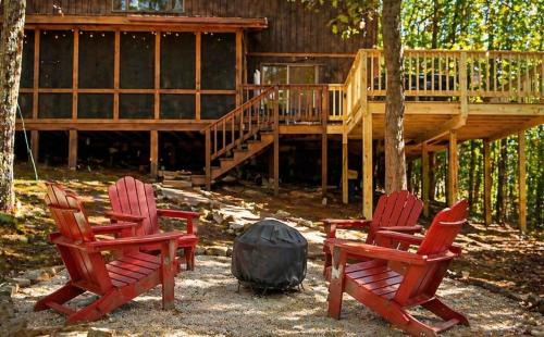 Berkeley Springs House | Hot Tub Fire Pit Deck Screened Porch & More