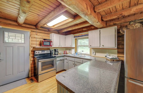 Canton Cabin | Hot Tub, Fire Pit: Waynesville Getaway Near Hiking