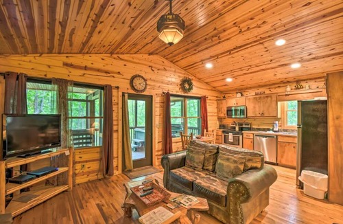 Helen Cabin | Hot Tub, Firepit, Minutes to Helen