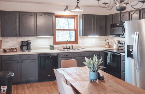 Logan House | HOT TUB, Game Rm, Fire Pit - Luxury Hocking Cabin