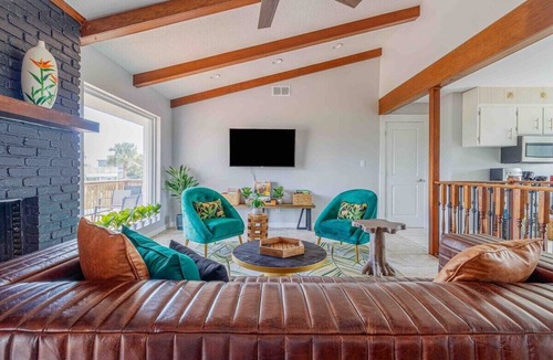 Toilla Segunda House | Hot Tub! Game Room! Balconies Views! Steps 2 Beach