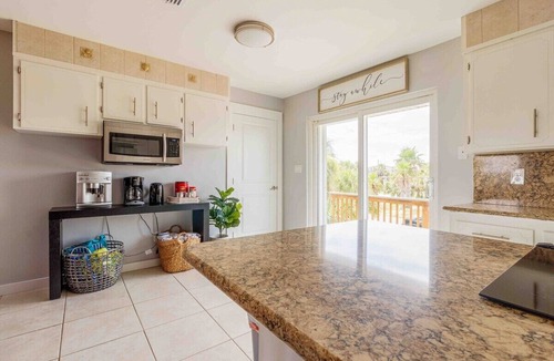 Toilla Segunda House | Hot Tub! Game Room! Balconies Views! Steps 2 Beach