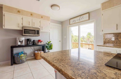 Toilla Segunda House | Hot Tub! Game Room! Balconies Views! Steps 2 Beach