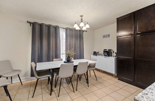 North San Antonio - SAT House | Hot Tub-Game Room-Family Retreat-Central Location-Upscale Home! Discounted Rates