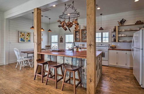 Schulenburg House | Hot Tub & Game Room! Family Schulenburg Retreat