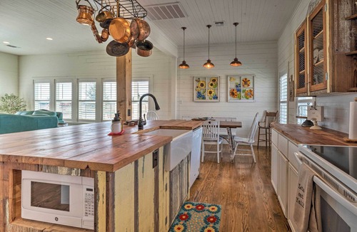 Schulenburg House | Hot Tub & Game Room! Family Schulenburg Retreat