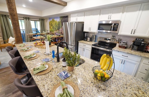 Hollister Cabin | Hot Tub>Game Room>Indoor Pool>Poker Table>Fishing>Hiking>Shuffleboard>Pickleball