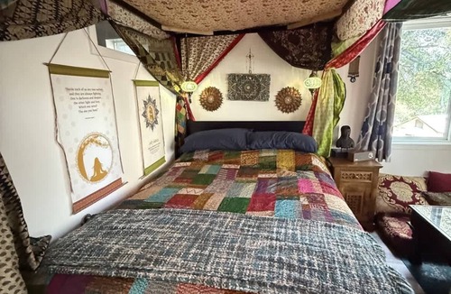 Fernwood House | Hot Tub, Garden Patio, Canopy Bed
