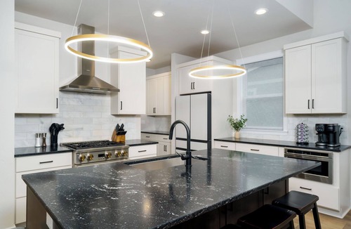 Post Falls House | Hot Tub + Golf Course Fenced Yard New Modern Home