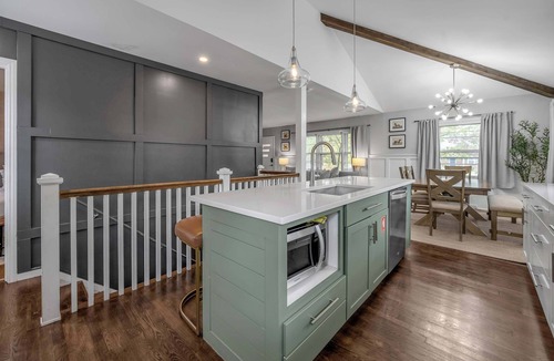 Lexington House | Hot Tub | Great Location | King Beds | Grill & Patio