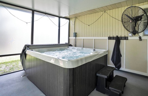 West De Land House | Hot tub hideaway, pet friendly retreat minutes from lake, river, downtown DeLand