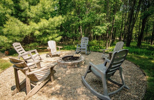 Swanton House | Hot Tub Lakehouse! Game Room + Fire Pit! Walk to Lake! 5 Min to Wisp!