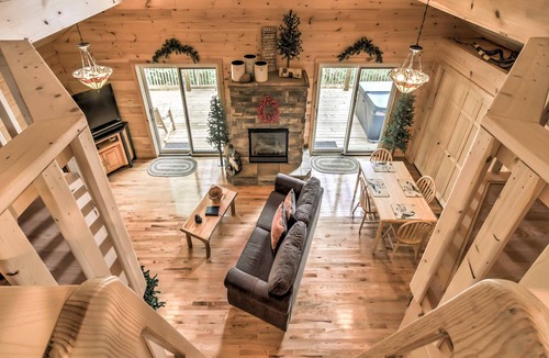 Sevierville Cabin | Hot Tub & Loft: Mountain-View Sevierville Cabin